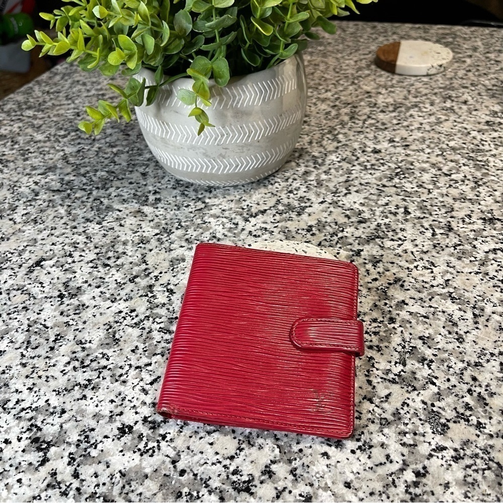 Louis Vuitton | MI0020 EUC Women’s Red Epi Wallet Gorgeous! Authentic - Picture 3 of 13